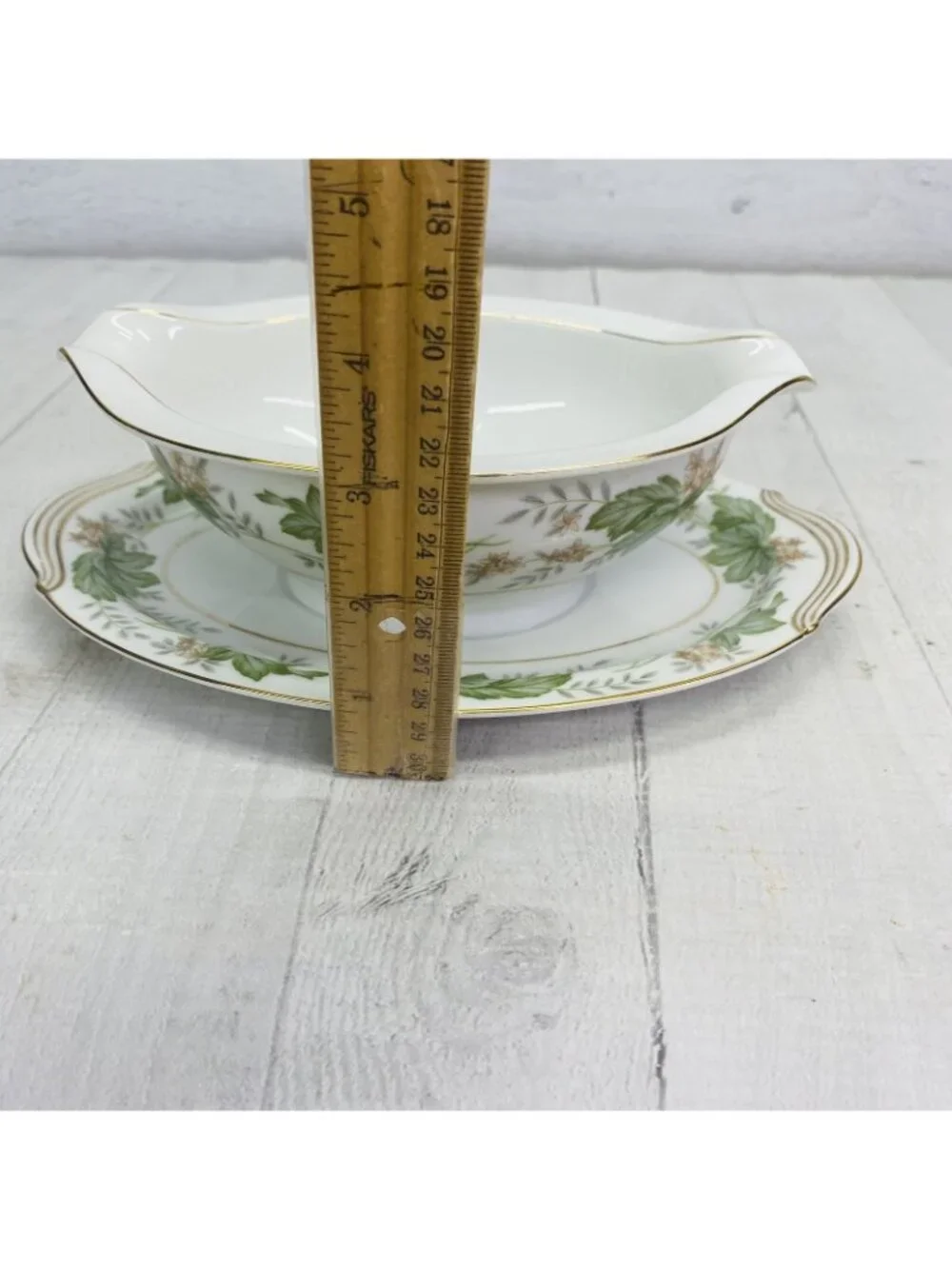 MCM Noritake DAPHNE 5312 Tan White Flower Gravy Boat With Attached Under Plate